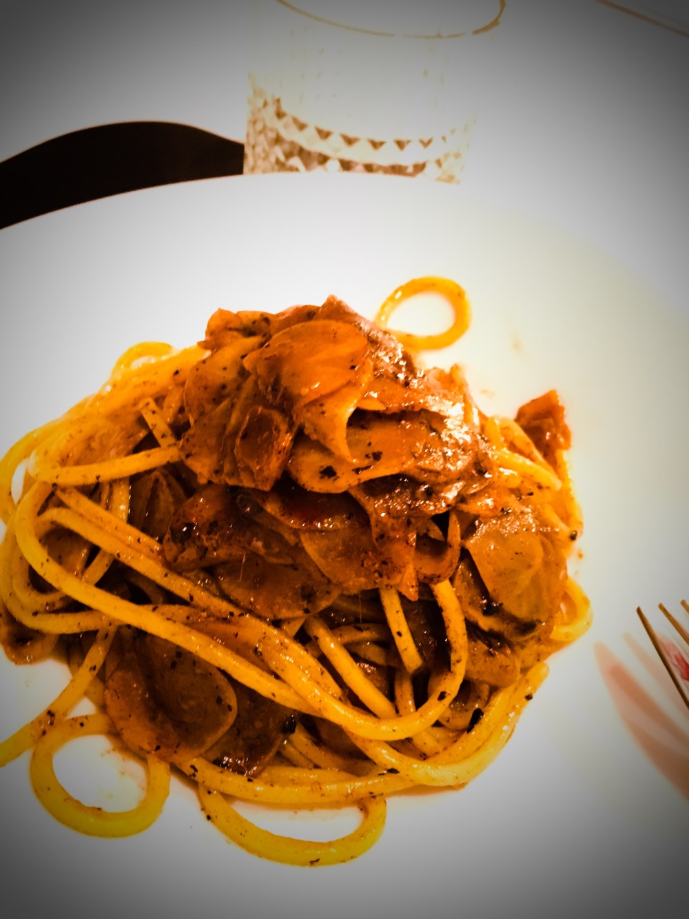 spaghetti_topinambur_alici_aglio_nero